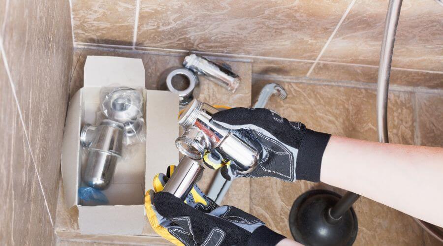 Professional gutter cleaning in Lynndyl, UT